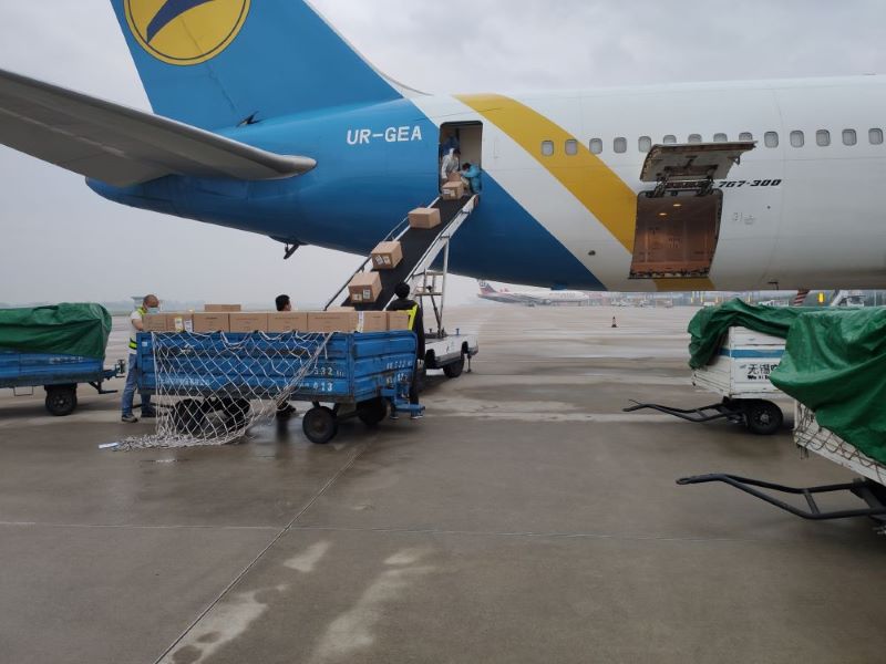 PG国际正在进行空运货物装机